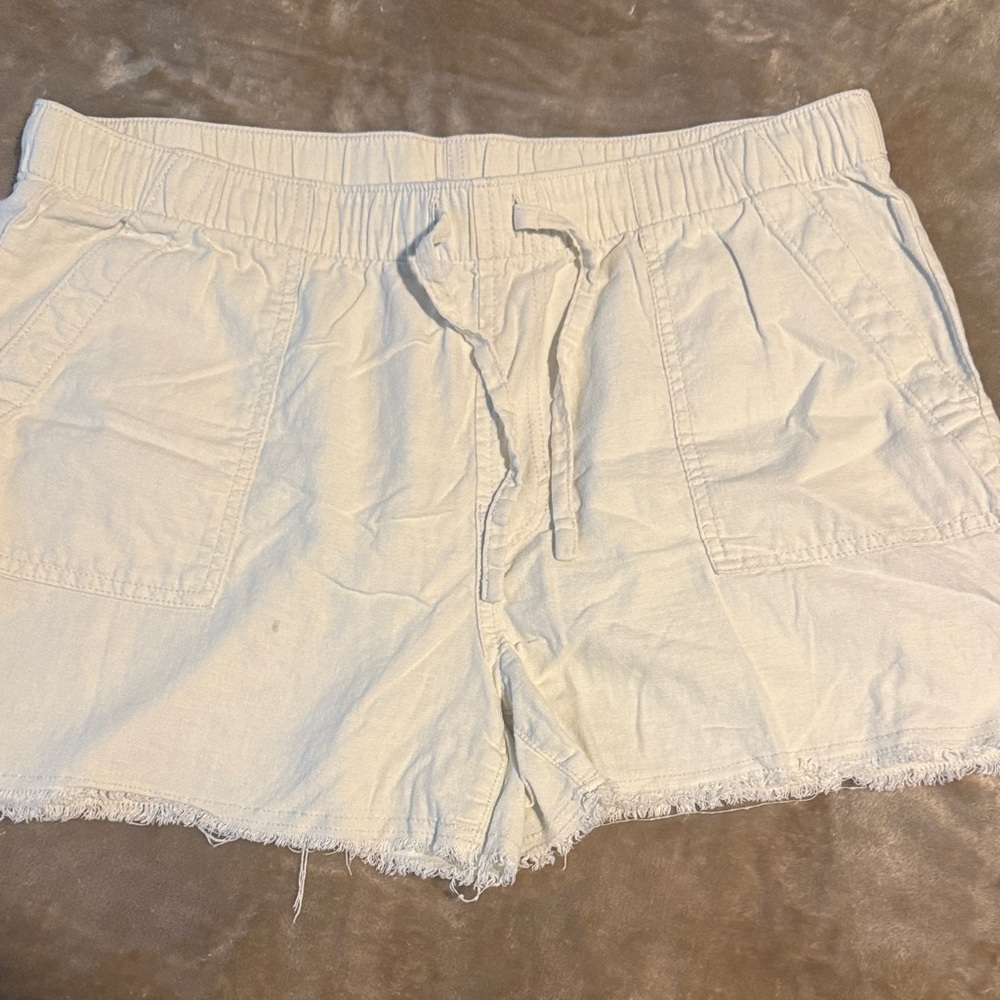 a.n.a White Drawstring Frayed-Hem Casual Shorts - Picture 2 of 4